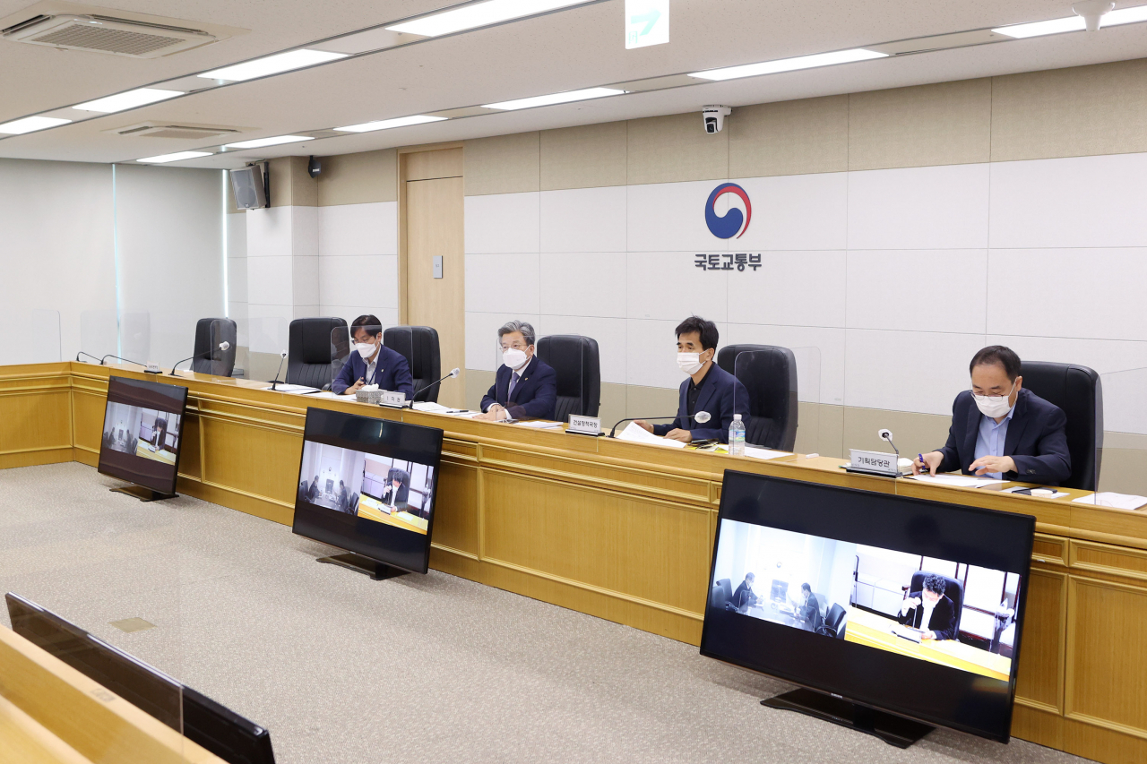 국토교통부는 2일 ‘국토교통 물가안정 태스크포스(TF)’를 구성해 첫 회의를 열고 국토교통 분야의 물가안정 관련 과제를 논의했다고 밝혔다. [국토교통부 제공]