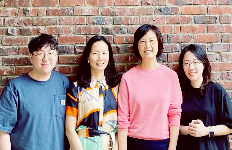 왼쪽부터 박석범 KAIST 문화기술대학원 박사과정, 이경명 디지털인문사회과학부 교수, 도영임 문화기술대학원 초빙교수, 이인정 문화기술대학원 박사과정.[KAIST 제공]