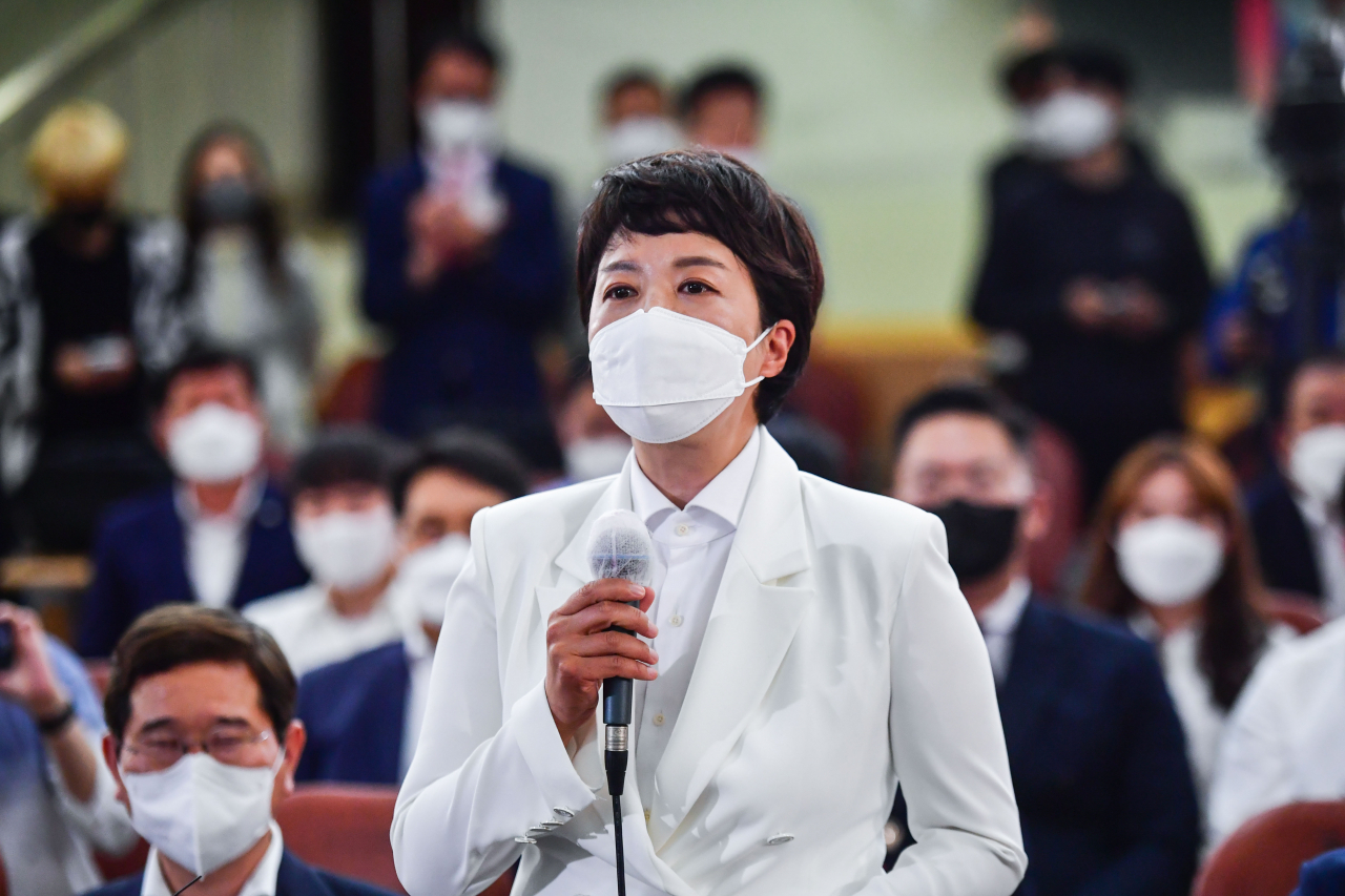 김은혜 국민의힘 경기도지사 후보가 2일 오전 경기도 수원시 장안구 선거사무소에서 패배를 인정하고 있다. 연합뉴스