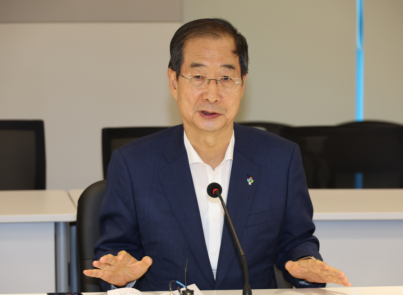 한덕수 국무총리가 3일 경기도 시흥시 ㈜대모엔지니어링을 방문, 투자 애로·규제개선 중소기업 현장간담회에 참석해 인사말을 하고 있다. [연합]