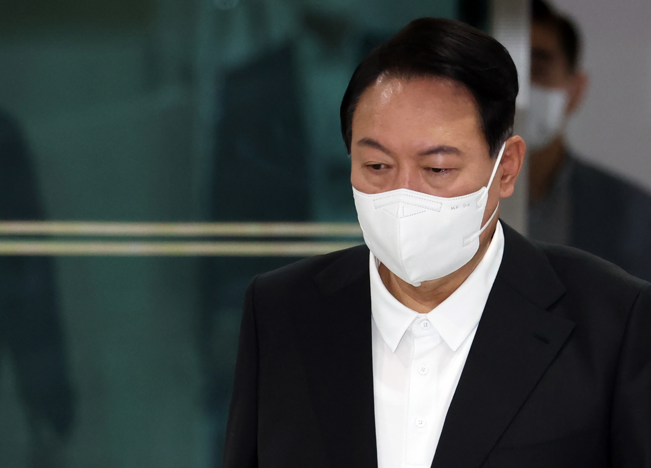 북한이 동해상으로 탄도미사일을 발사한 5일 오전 윤석열 대통령이 용산 대통령실 청사로 출근하고 있다. [연합]