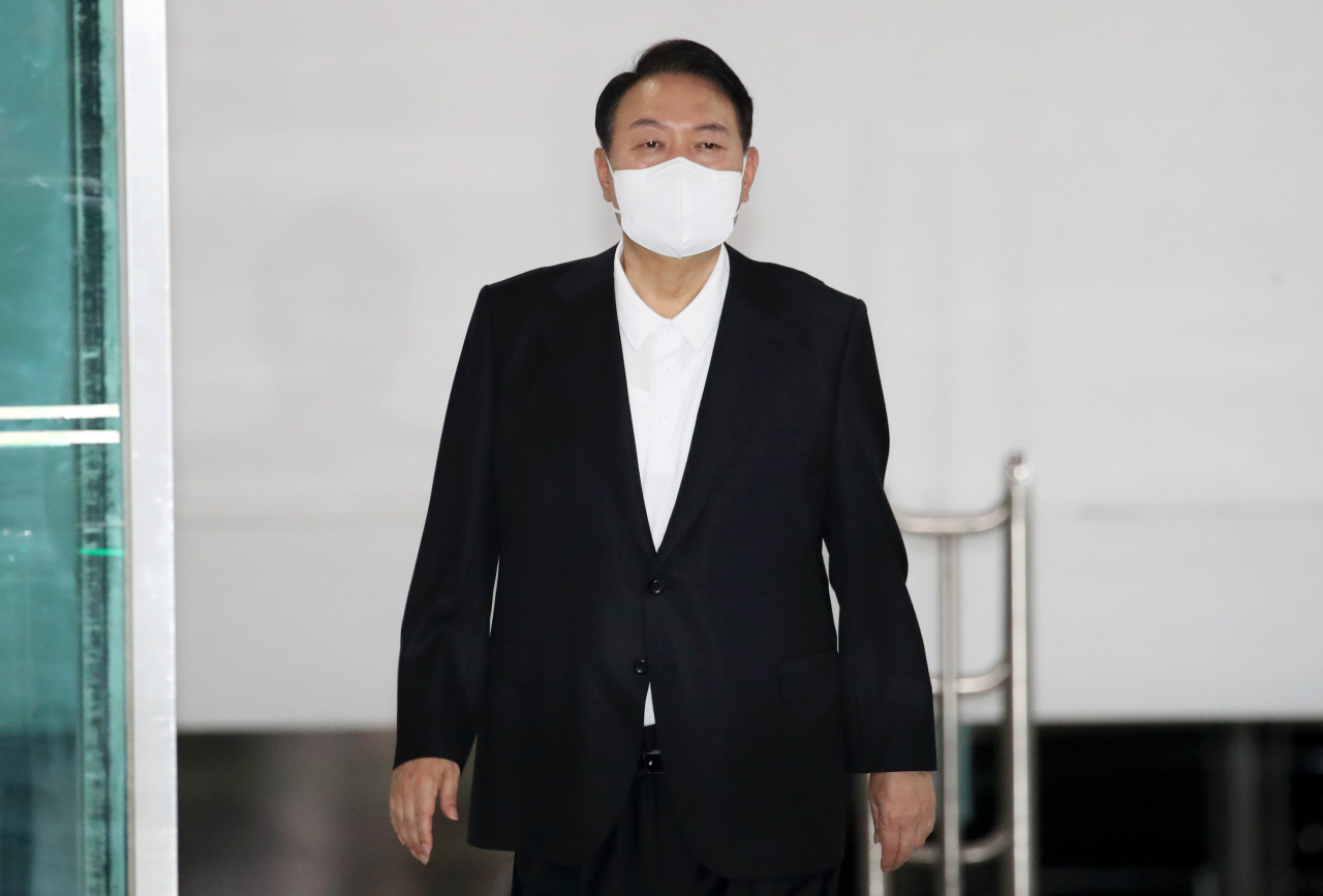 북한이 동해상으로 탄도미사일을 발사한 5일 오전 윤석열 대통령이 용산 대통령실 청사로 출근하고 있다. [연합]