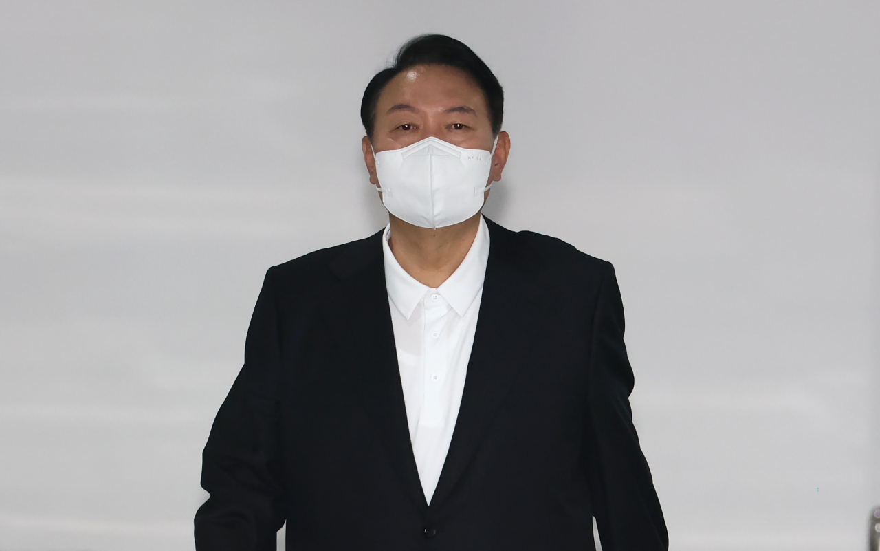 북한이 동해상으로 탄도미사일을 발사한 5일 오전 윤석열 대통령이 용산 대통령실 청사로 출근하고 있다. [연합]