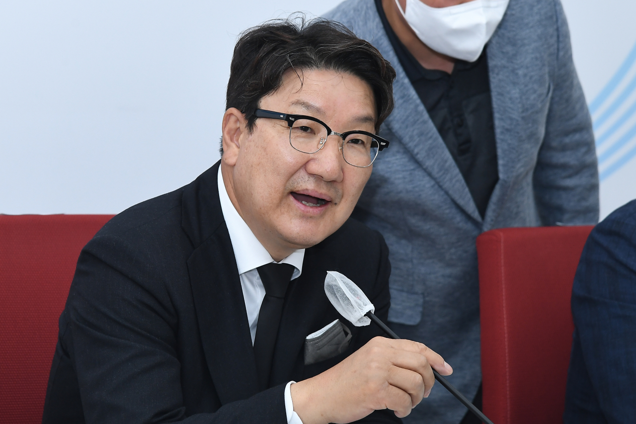 국민의힘 권성동 원내대표가 6일 서울 여의도 국회에서 원 구성 등 현안 관련 기자간담회를 하고 있다. [연합뉴스]