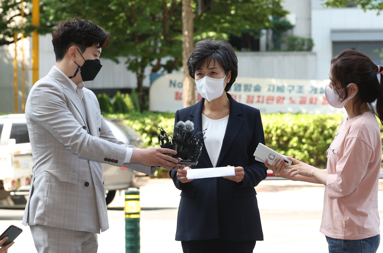 사회부총리 겸 교육부 장관으로 지명된 박순애 서울대 행정대학원 교수가 지난달 27일 여의도에 마련된 인사청문회 준비 사무실로 출근하고 있다. [연합]