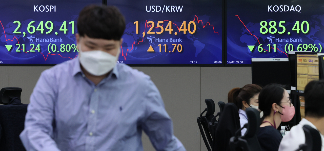 이날 명동 하나은행 본점 딜링룸 모습. [연합]