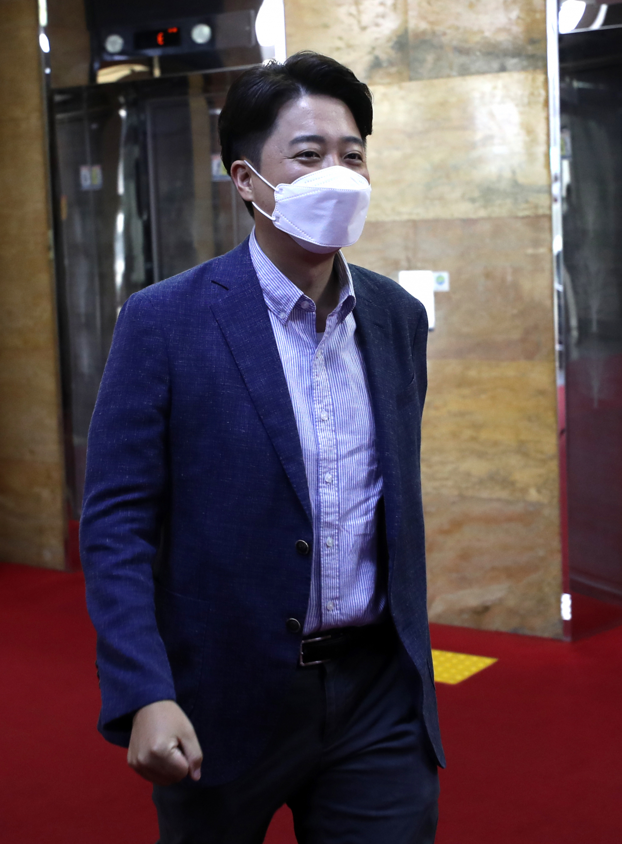 이준석 국민의힘 대표가 3일 오전 국회로 출근해 당 대표실로 향하고 있다. [이상섭 기자]