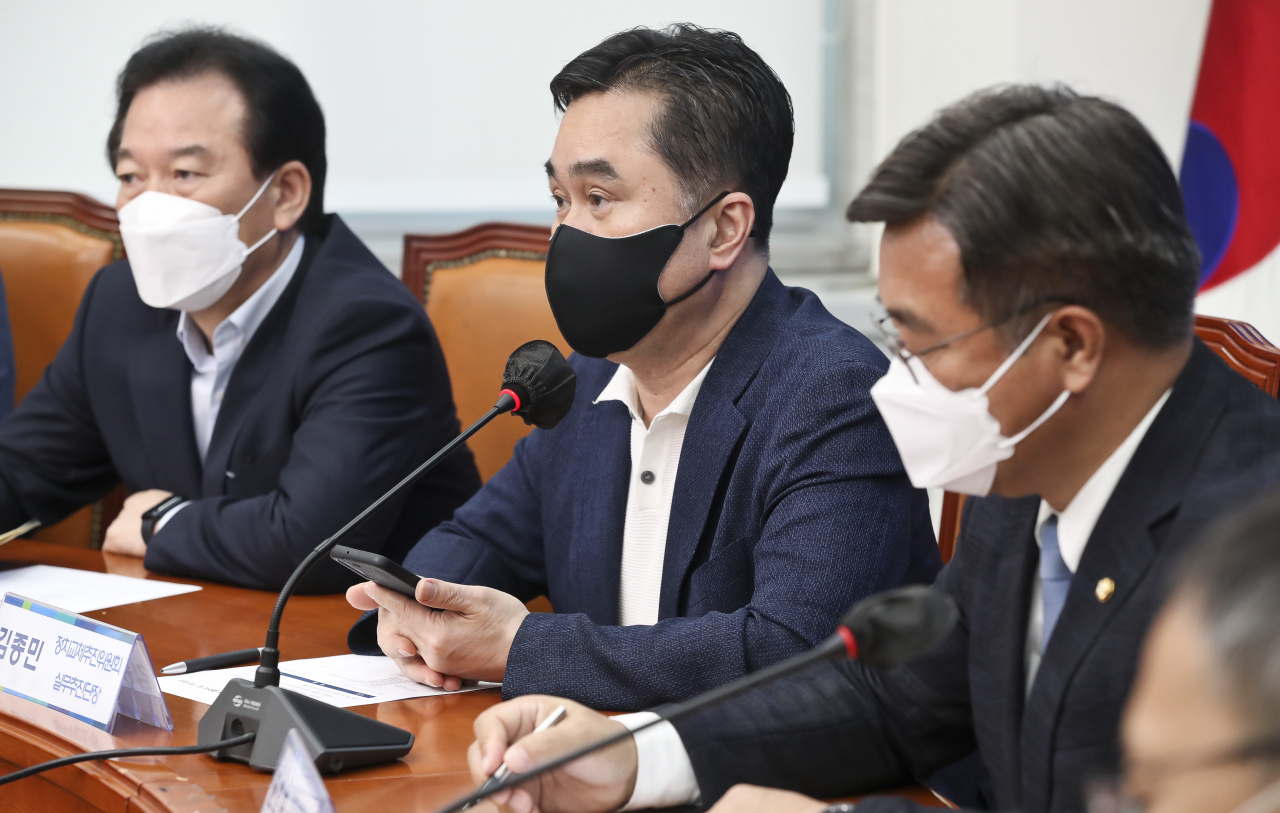 김종민 더불어민주당 의원(가운데) (자료사진) [연합]