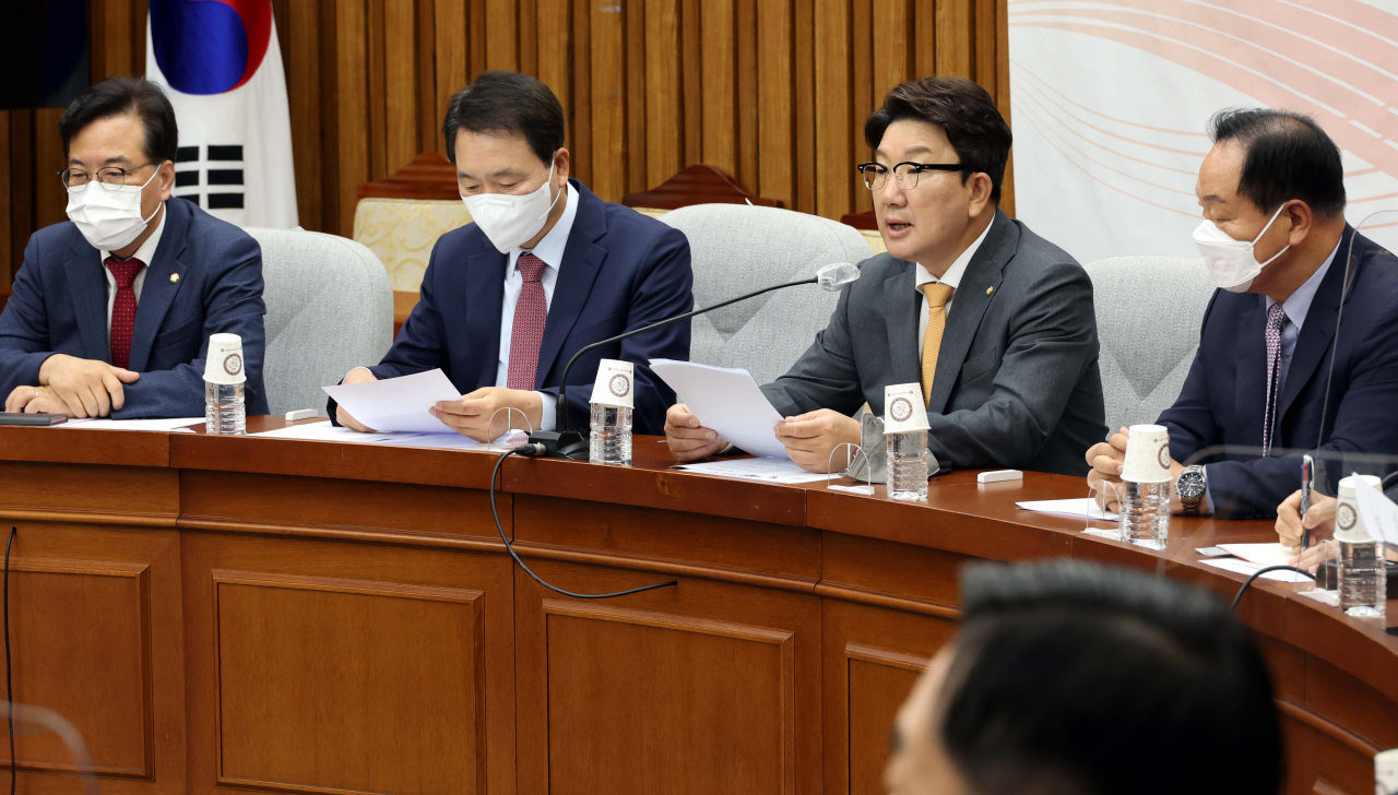 권성동 국민의힘 원내대표가 7일 서울 여의도 국회에서 열린 원내대책회의에서 발언하고 있다. 이상섭 기자