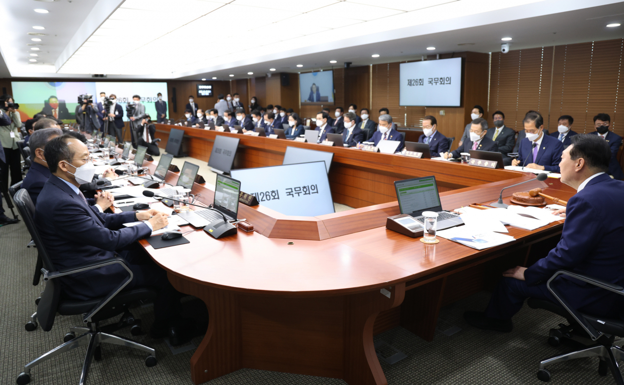 윤석열 대통령이 7일 오전 서울 용산 대통령실 청사에서 열린 국무회의에서 발언하고 있다. [연합]