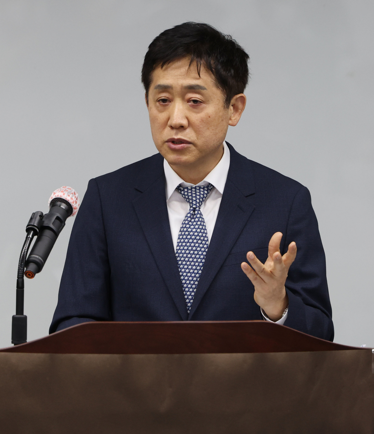 금융위원장 후보자로 지명된 김주현 여신금융협회 회장이 7일 오후 서울 중구 여신금융협회에서 열린 소감 발표 및 출입기자 간담회에서 취재진 질문에 답하고 있다. [연합]