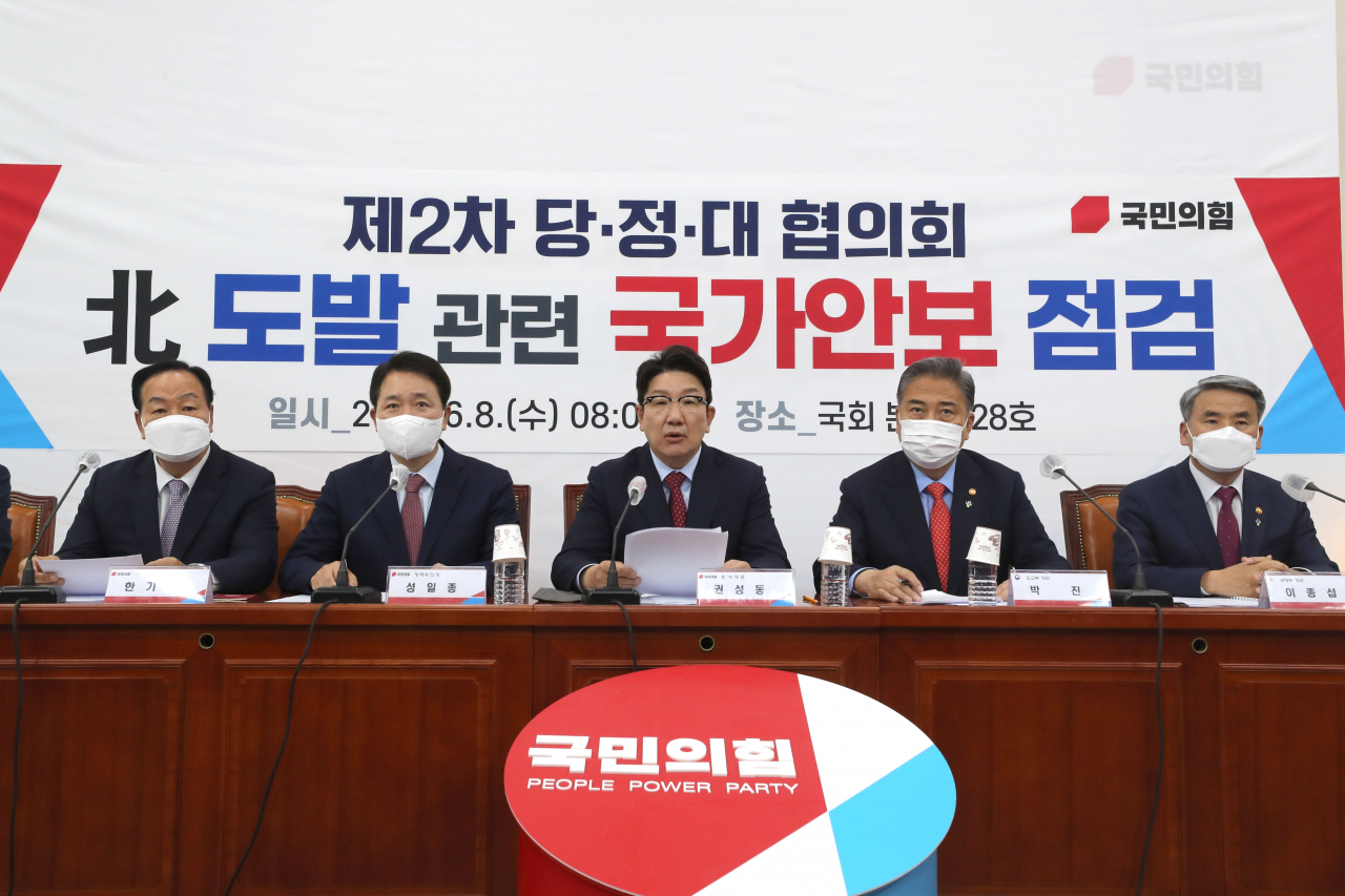 권성동 국민의힘 원내대표가 8일 오전 국회에서 열린 '북 도발 관련 국가안보 점검 제2차 당·정·대 협의회'에서 발언하고 있다. 왼쪽부터 국민의힘 한기호 사무총장, 성일종 정책위의장, 권성동 원내대표, 박진 외교부 장관, 이종섭 국방부 장관. 이상섭 기자