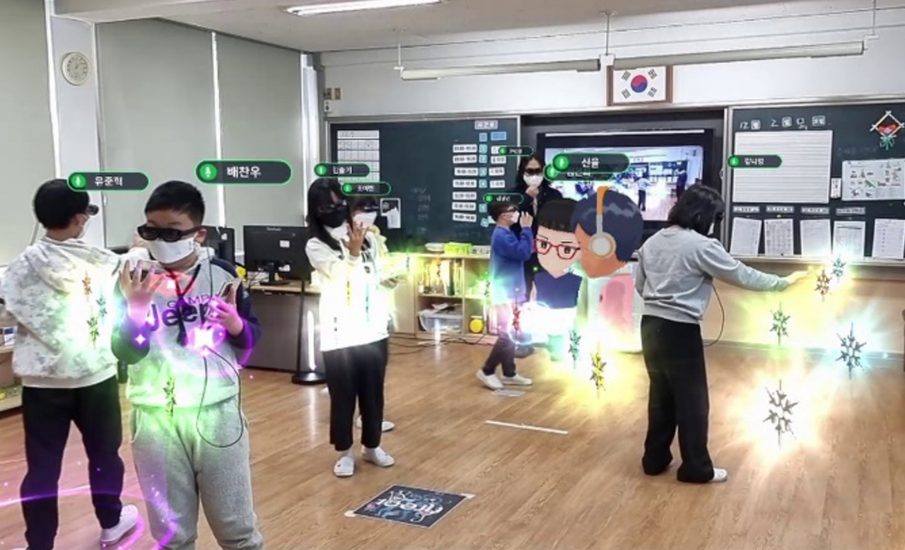ETRI가 개발한 XR협업 플랫폼을 이용해 초등학교 과학수업이 진행되고 있다.[ETRI 제공]