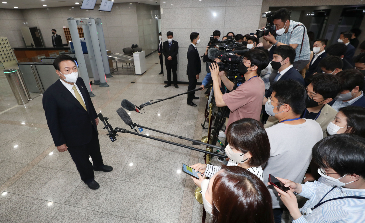 尹대통령, ‘檢편향 인사’ 지적에 “그게 법치국가…과거엔 민변 출신이 도배”