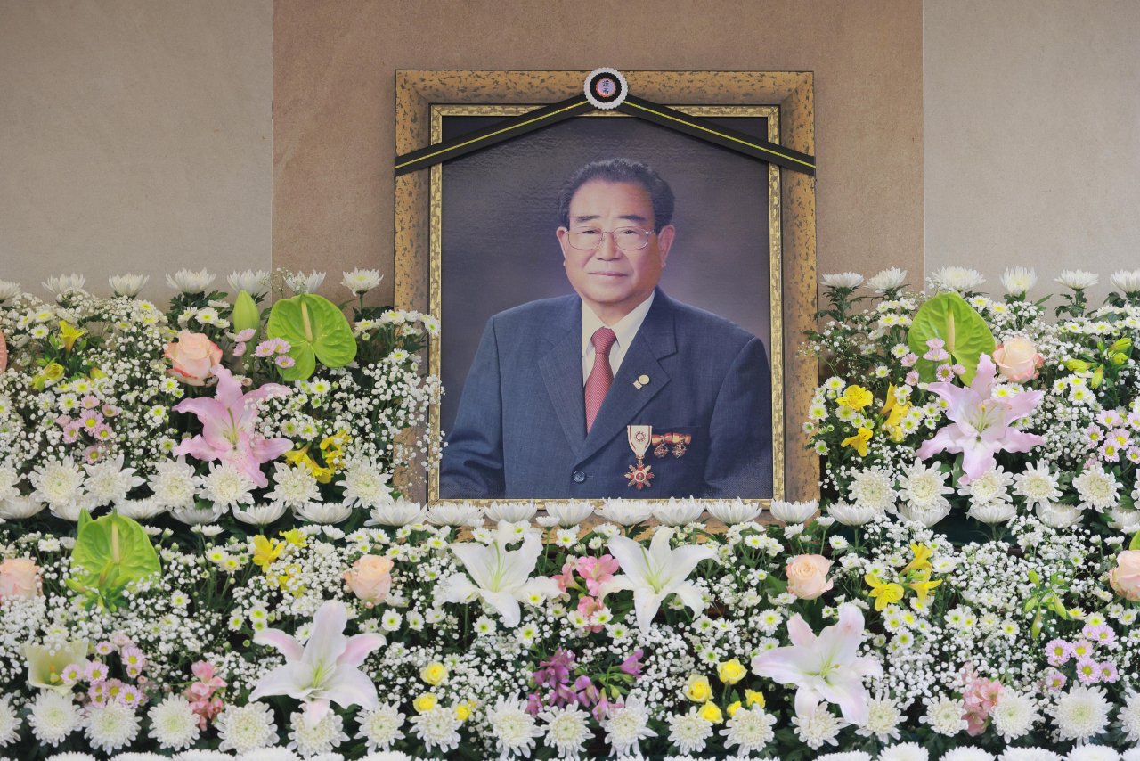 송해의 빈소가 8일 오후 서울 종로구 서울대학교병원 장례식장에 마련됐다. [사진공동취재단]