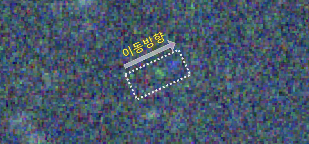 KMTNet 망원경으로 찍은 2022 GV6 관측 영상. RGB 합성을 위해 4분 노출로 촬영된 영상 30장이 사용됐다. 2시간에 걸쳐 배경별 사이를 적-녹-청의 순서로 느리게 이동하는 2022 GV6의 희미한 모습이 보인다.[한국천문연구원 제공]