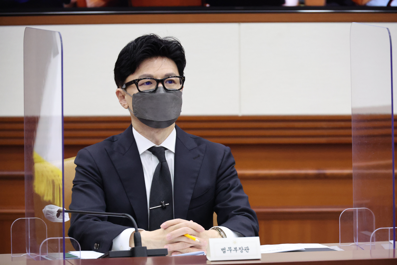 한동훈 법무부 장관이 9일 오전 정부서울청사에서 열린 국정현안점검조정회의에 참석해 있다. [연합]