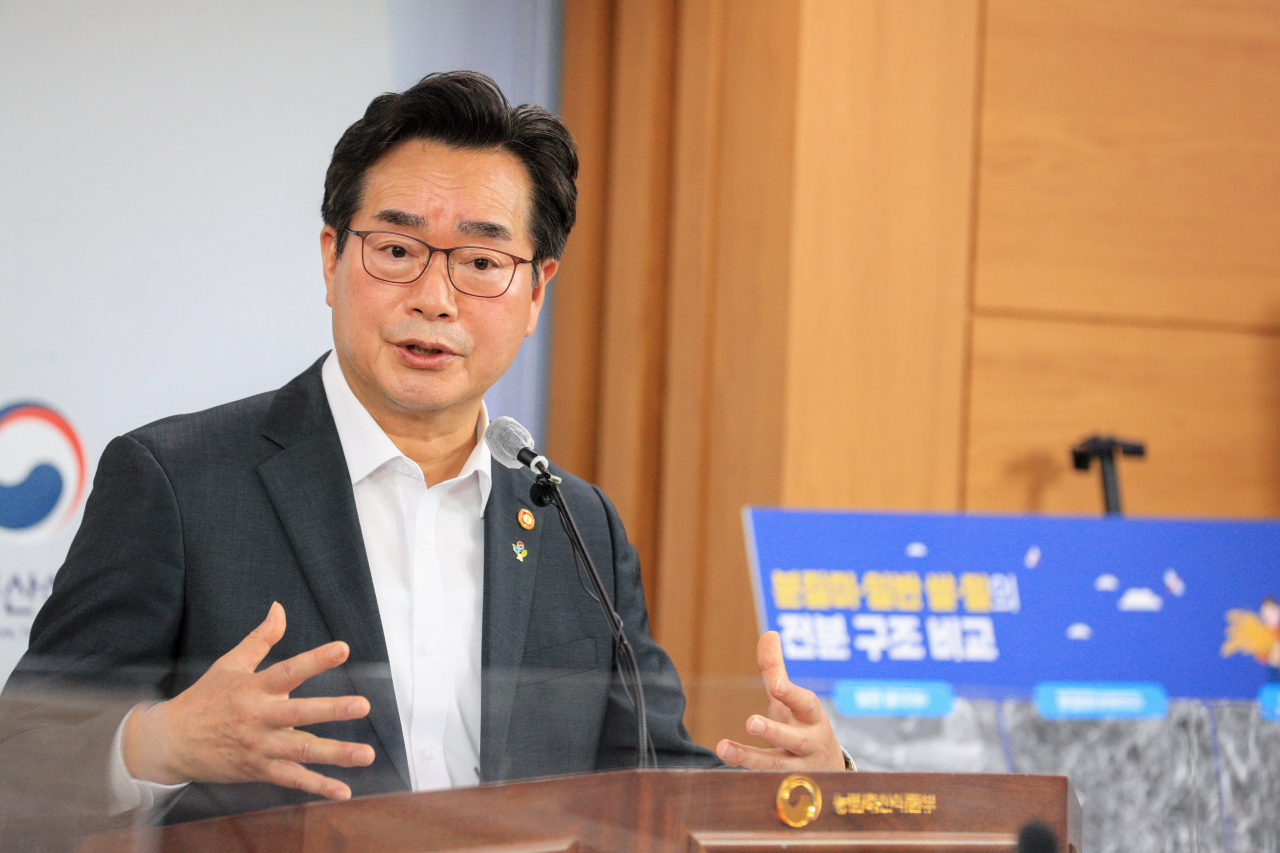 정황근 농림축산식품부 장관이 8일 정부세종청사에 ‘분질미를 활용한 쌀 가공산업 활성화 대책’을 발표하고 있다. [농림축산식품부 제공]