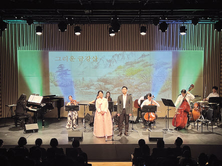 마포문화재단과 5개 민간오페라단은 한국 가곡 100주년을 맞으며 ‘K-가곡 붐’을 위한 ‘한국 가곡 세기의 콘서트’를 기획, 지난 4월 시작해 오는 10월까지 6회의 릴레이 콘서트를 이어간다. [마포문화재단 제공]