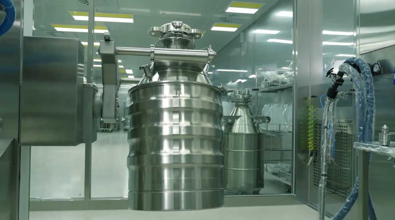 The newly installed equipment for sublimation and vacuum deposition processes at Merck's OLED materials plant in Pyeongtaek, Gyeonggi Province. (Merck Korea)