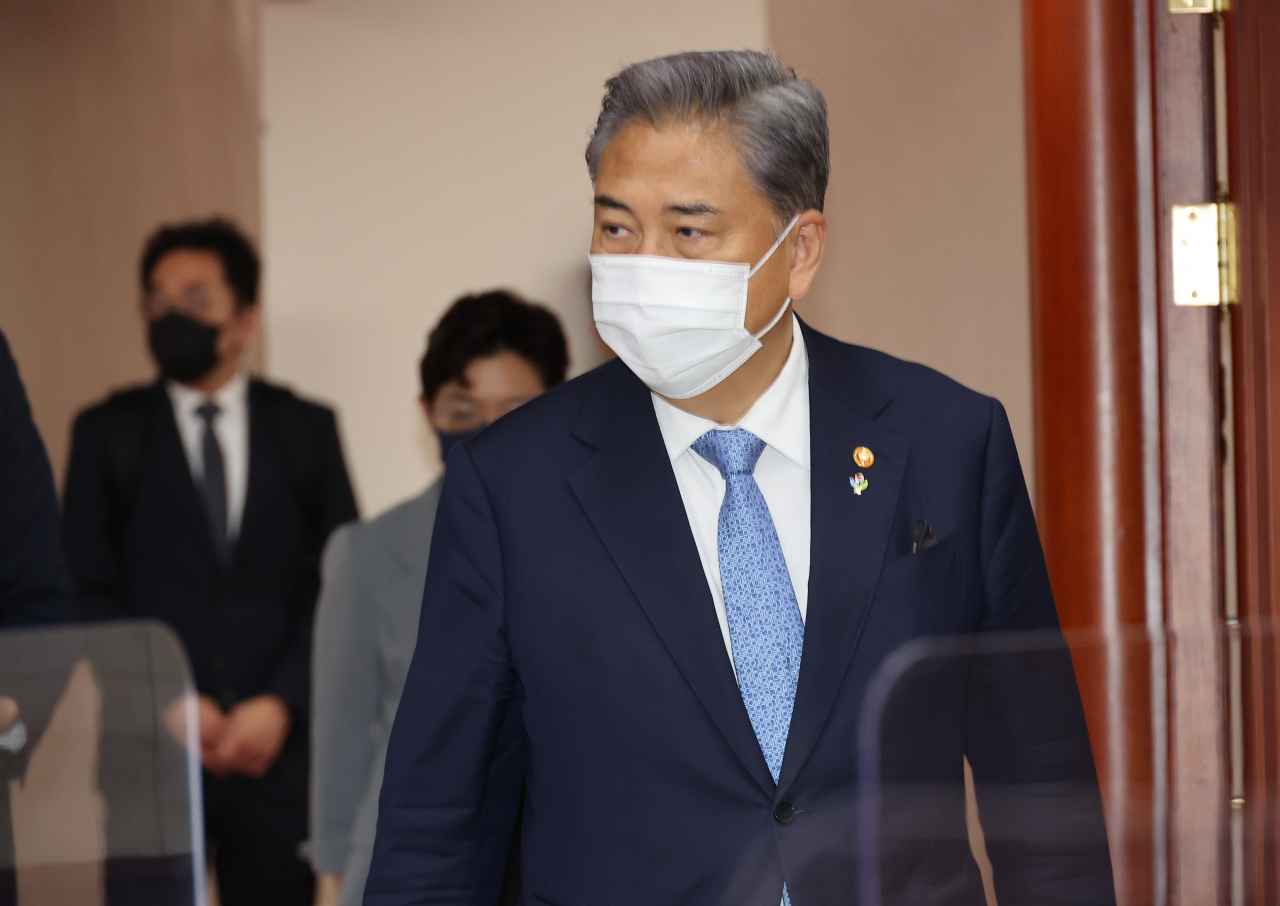 박진 외교부 장관이 9일 오전 정부서울청사에서 열린 국정현안점검조정회의에 참석하고 있다. [연합]