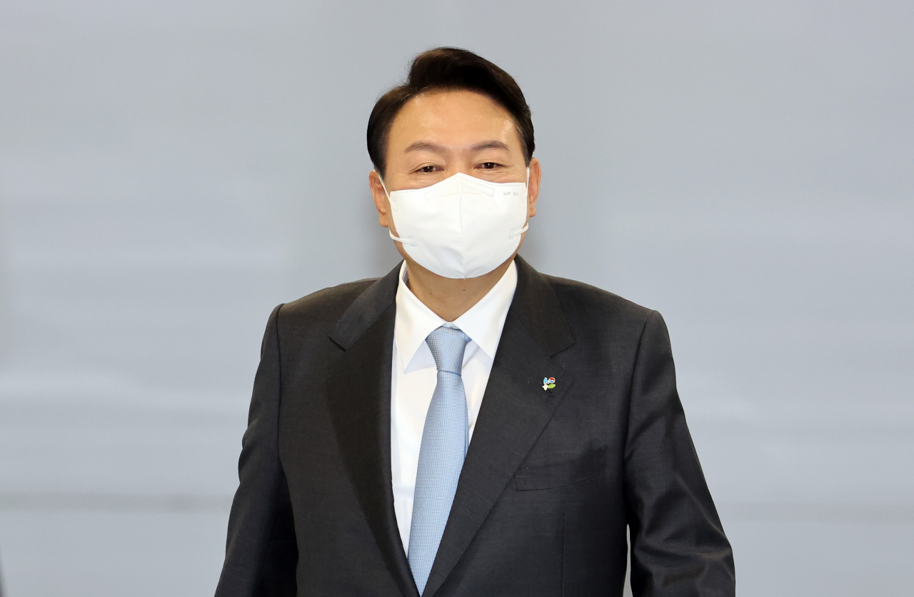 취임 한 달을 맞은 윤석열 대통령이 10일 오전 용산 대통령실 청사로 출근하고 있다. 연합뉴스