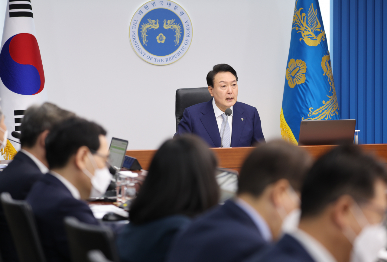 윤석열 대통령이 지난 7일 서울 용산 대통령실 청사에서 열린 국무회의에서 발언하고 있다. [연합]