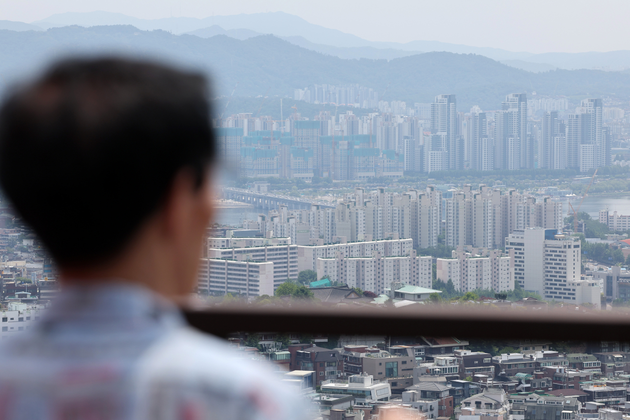 12일 오후 남산에서 바라본 서울 아파트 단지의 모습. [연합]
