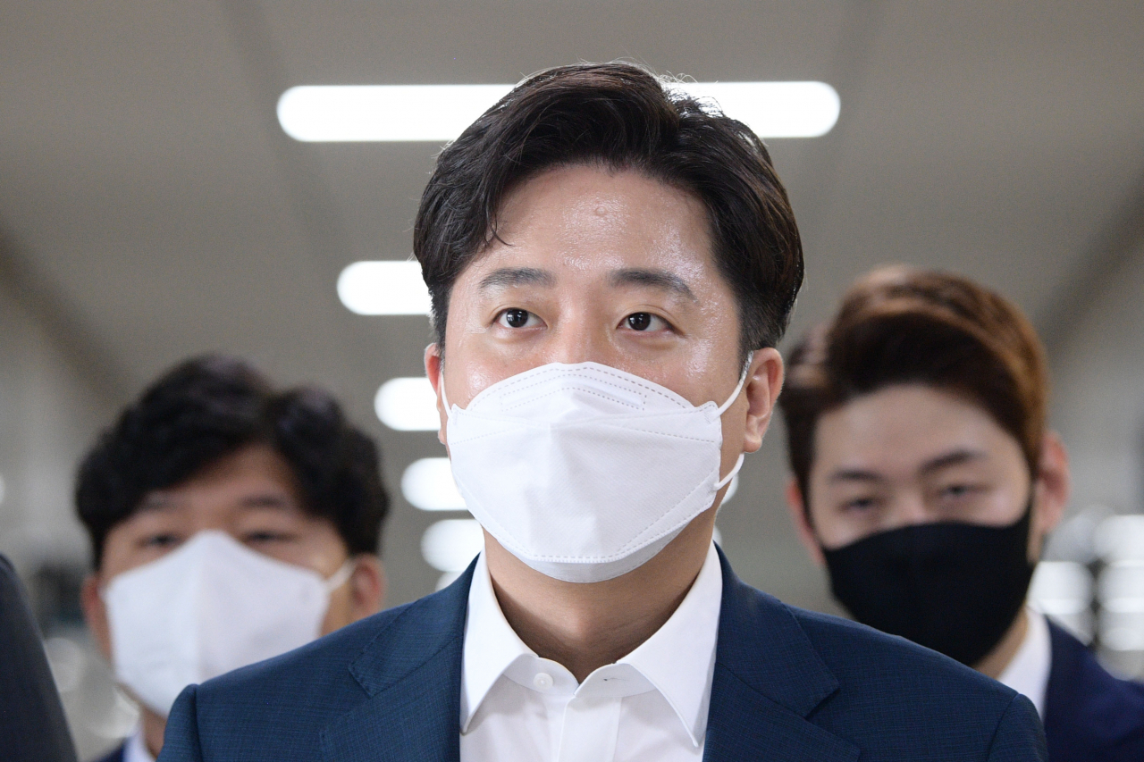 국민의힘 이준석 대표가 12일 오후 서울 여의도 국회에서 열린 당대표 취임 1주년 기자간담회에 참석하고 있다. [연합]