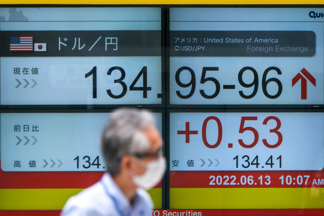 구로다 일본 중앙은행 총재 “경제 부양·임금 인상 위해 통화 완화책 유지” - 리얼푸드 REALFOODS