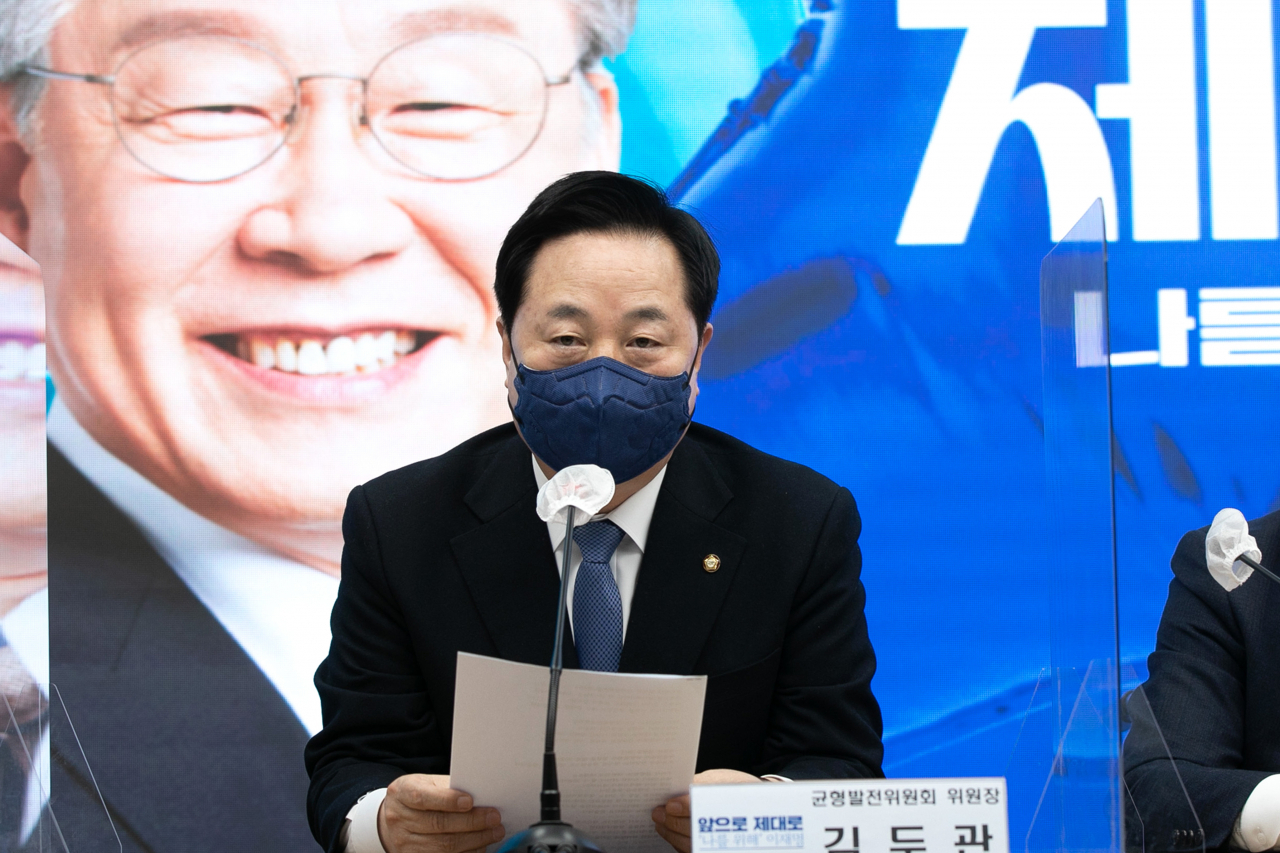 김두관 더불어민주당 의원이 지난 1월 7일 오전 서울 여의도 더불어민주당 중앙당사 대회의실에서 열린 선대위 본부장단 회의에서 모두발언을 하고있다. [사진=이상섭 기자]