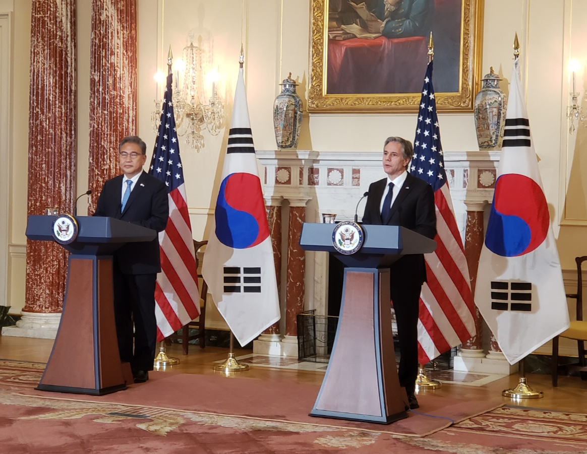 박진 외교장관과 토니 블링컨 미 국무장관이 13일(현지시간) 워싱턴 DC에 있는 미 국무부에서 회담을 마친 뒤 기자회견을 하고 있다. [연합]