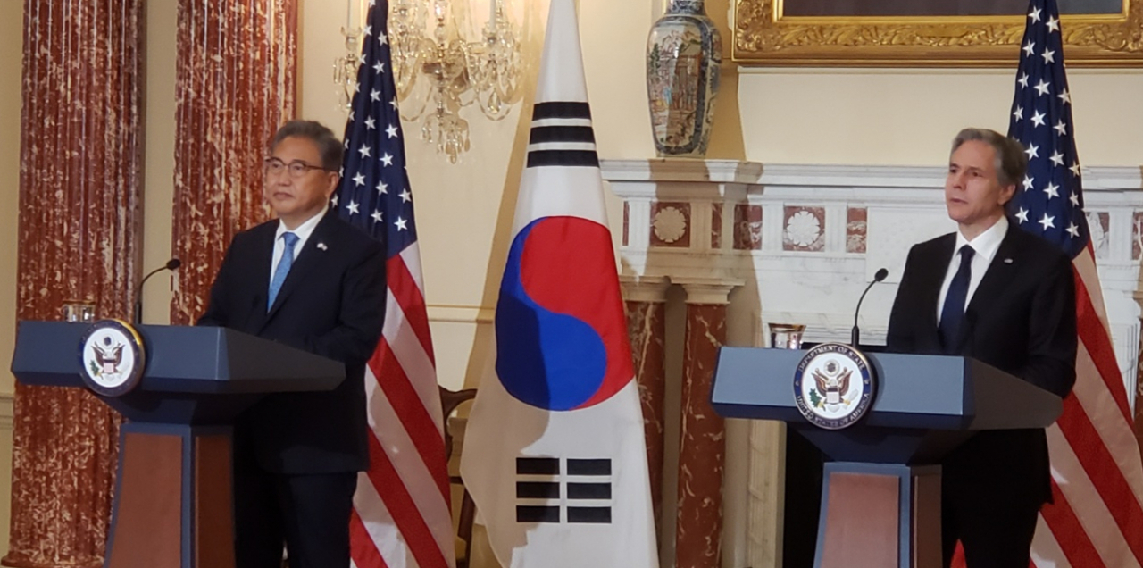 박진 외교장관과 토니 블링컨 미 국무장관이 13일(현지시간) 워싱턴 DC에 있는 미 국무부에서 회담을 마친 뒤 기자회견을 하고 있다. [연합]