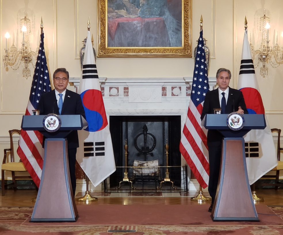 박진 외교장관과 토니 블링컨 미 국무장관이 13일(현지시간) 워싱턴 DC에 있는 미 국무부에서 회담을 마친 뒤 기자회견을 하고 있다. [연합]