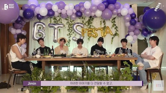 방탄소년단이 지난 14일 자체 유튜브 채널 방탄TV를 통해 ‘찐 방탄회식’이라는 영상 콘텐츠를 올리고, ‘단체활동’의 잠정 중단을 선언했다. 이 과정에서 멤버 RM은 K팝 시스템을 언급, 다양한 부작용과 불편한 진실을 공론화했다. [빅히트뮤직 제공]