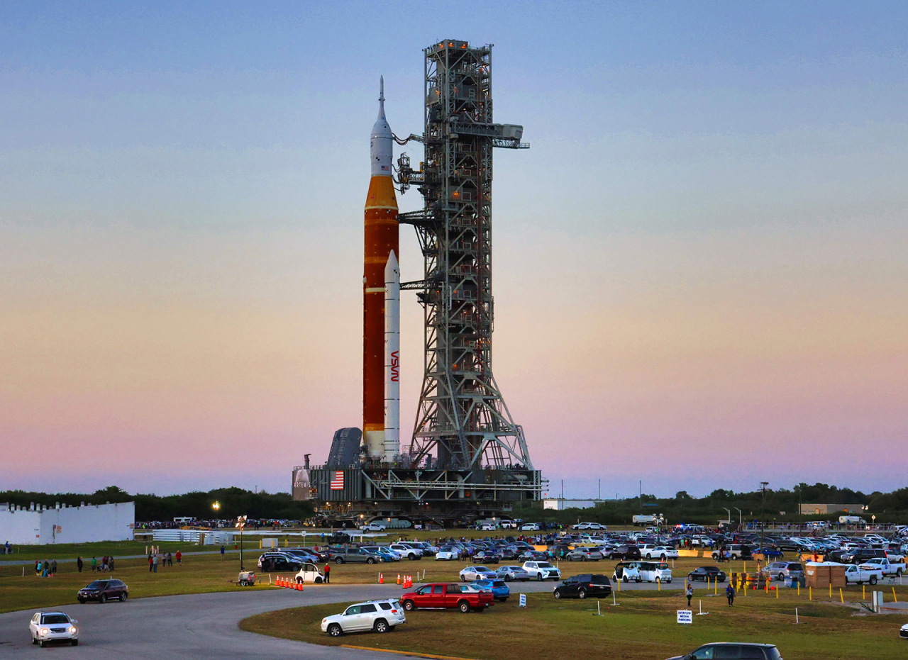 미 항공우주국(NASA)가 지난 4월 플로리다주(州) 케네디 우주센터에서 아르테미스 프로그램의 첫 번째 임무인 아르테미스 1호(사진)의 발사를 시도했지만 성능 문제로 지연됐다. [게티이미지뱅크]