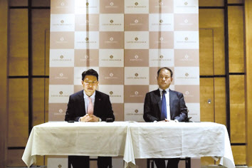 이원직 롯데바이오로직스 사장(왼쪽)과 이훈기 롯데지주 CSO가 14일(현지시간) 미국 샌디에이고에서 기자간담회를 하고 있다.