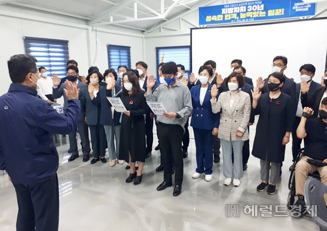6.1지방선거 순천지역 당선자 워크숍이 15일 순천시 별량면 야외캠프장에서 열리고 있다. /박대성 기자.