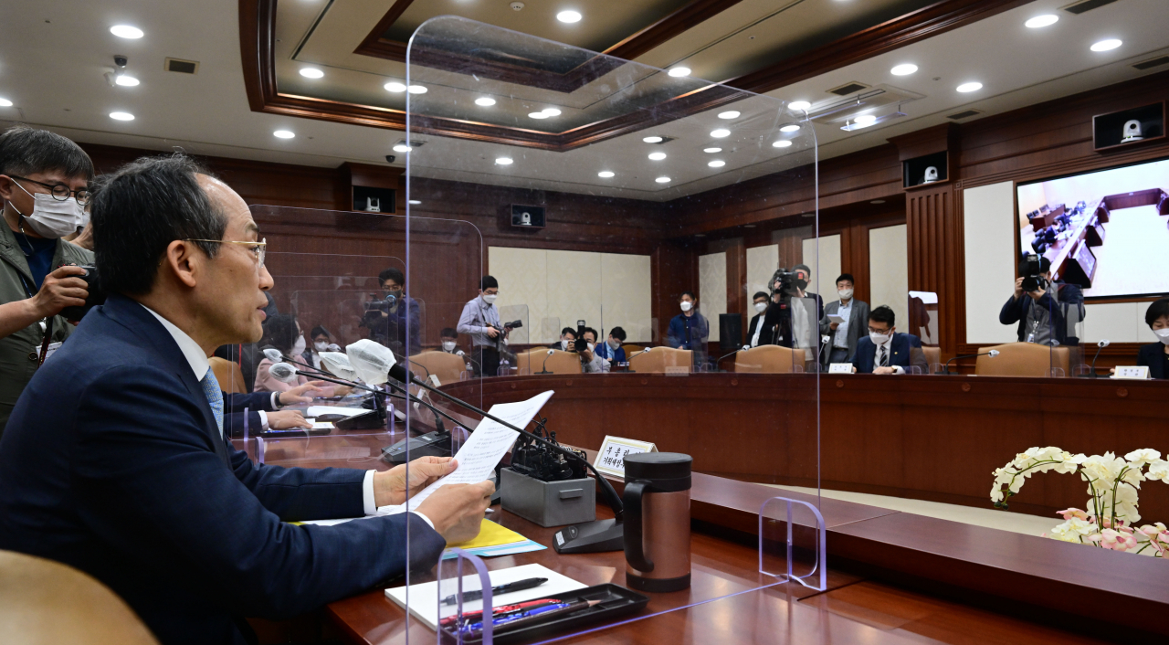 추경호 경제부총리 겸 기획재정부 장관이 지난달 30일 오전 정부서울청사에서 열린 제1차 경제관계장관회의를 주재하고 있다. 박해묵 기자