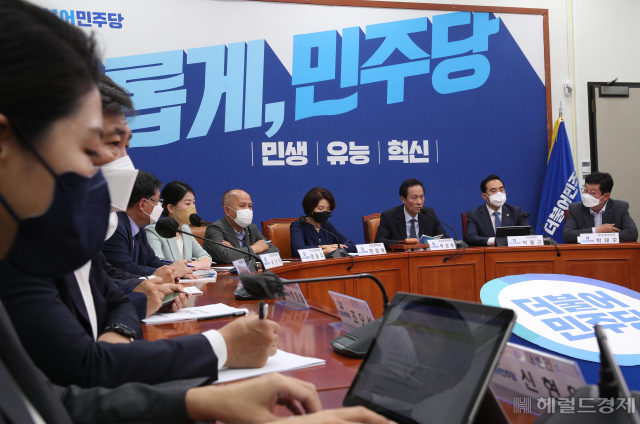 15일 오전 국회에서 더불어민주당 비상대책위원회회의가 열리고 있다. 이상섭 기자