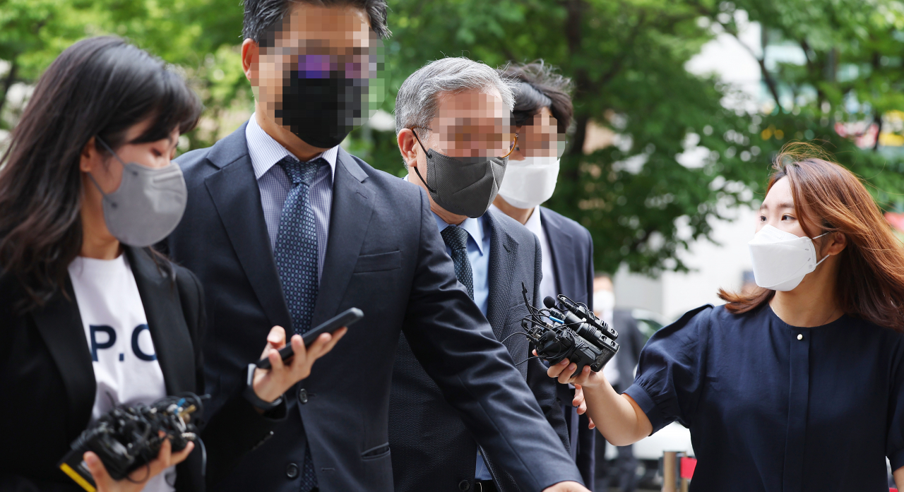 환매 중단으로 2560억원에 이르는 피해를 발생시킨 장하원 디스커버리자산운용 대표가 지난 8일 오전 서울 양천구 서울남부지법에서 열린 영장실질심사에 출석하고 있다. [연합]