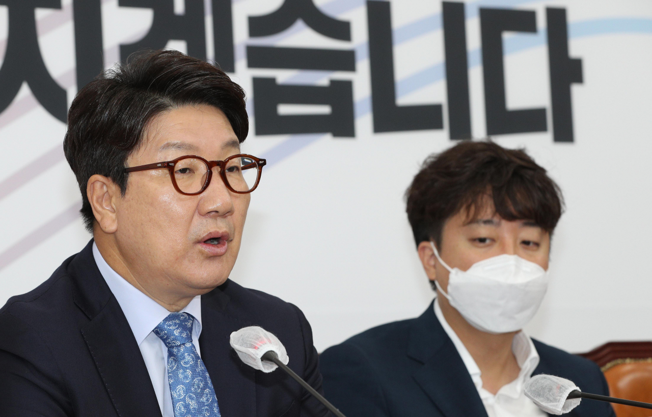 국민의힘 권성동 원내대표(왼쪽). [연합]