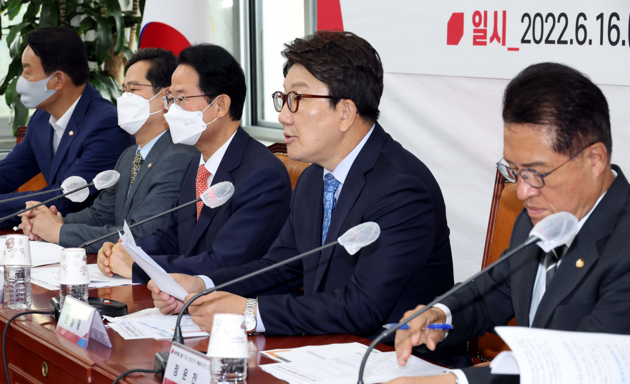 권성동 국민의힘 원내대표가 16일 서울 여의도 국회에서 열린 '물가 및 민생안정 특별위원회' 1차 회의에서 발언하고 있다. [연합]