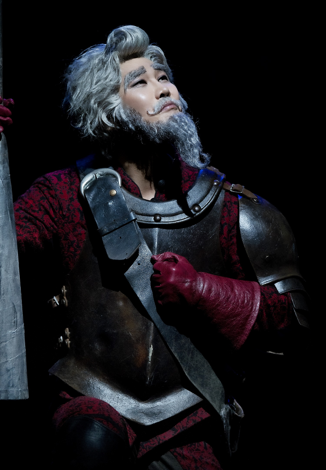 뮤지컬 ‘맨 오브 라만차’의 돈키호테(배우 류정한)가 붙인 수염은 각 배우들의 연기 방향성에 따라 조금씩 모양을 달리 한다. [오디컴퍼니 제공]