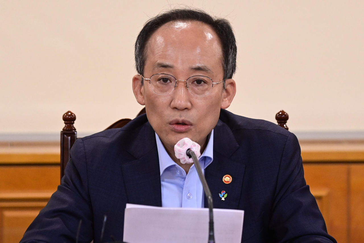 추경호 경제부총리 겸 기획재정부 장관이 16일 오전 서울 중구 은행회관에서 열린 비상 거시경제 금융회의를 마친 뒤 브리핑을 하고 있다. 연합뉴스