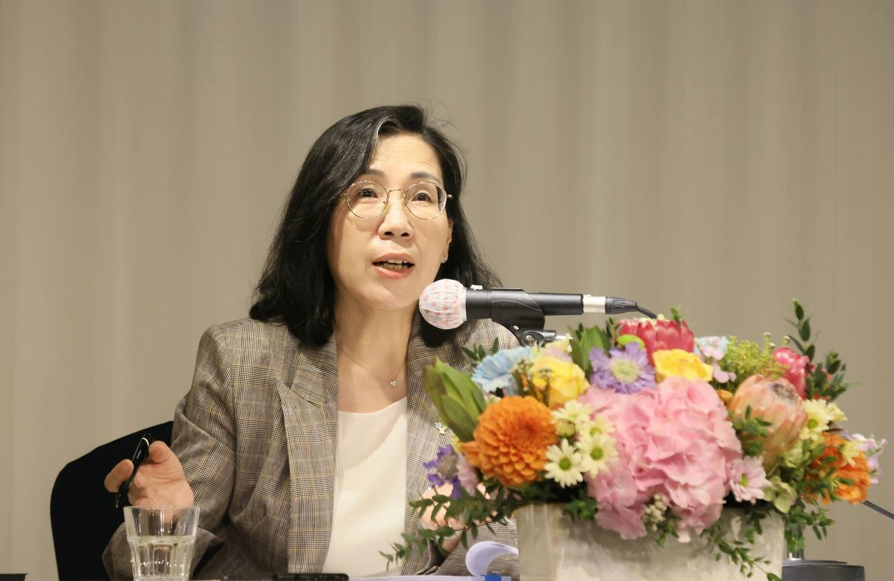 김현숙 여성가족부 장관이 16일 오후 서울 종로구 세종문화회관에서 출입기자단과 간담회를 하고 있다. [연합]