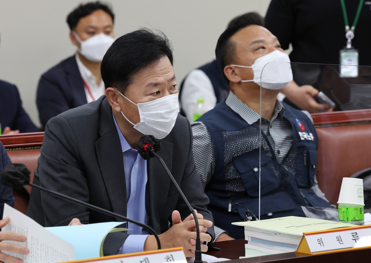 사용자위원인 류기정 한국경영자총협회 전무가 16일 오후 세종시 정부세종청사 최저임금위원회 회의실에서 열린 제4차 전원회의에서 발언하고 있다. [연합]