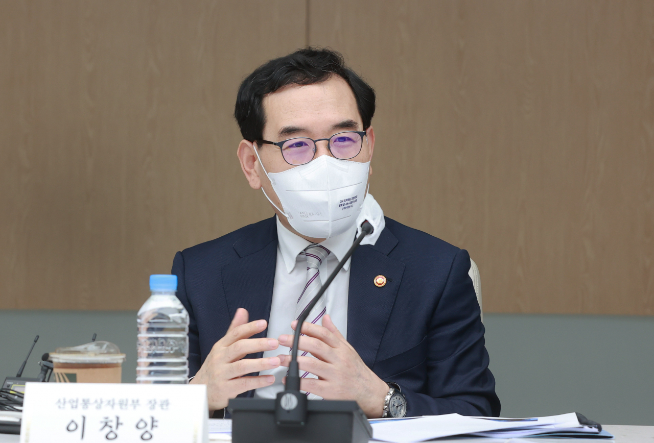 이창양 산업통상자원부 장관이 16일 서울 중구 대한상공회의소에서 열린 '제1차 산업기술 CTO(최고기술책임자) 라운드테이블'에서 새 정부 산업기술 혁신전략을 발표하고 있다.[산업통상자원부 제공]