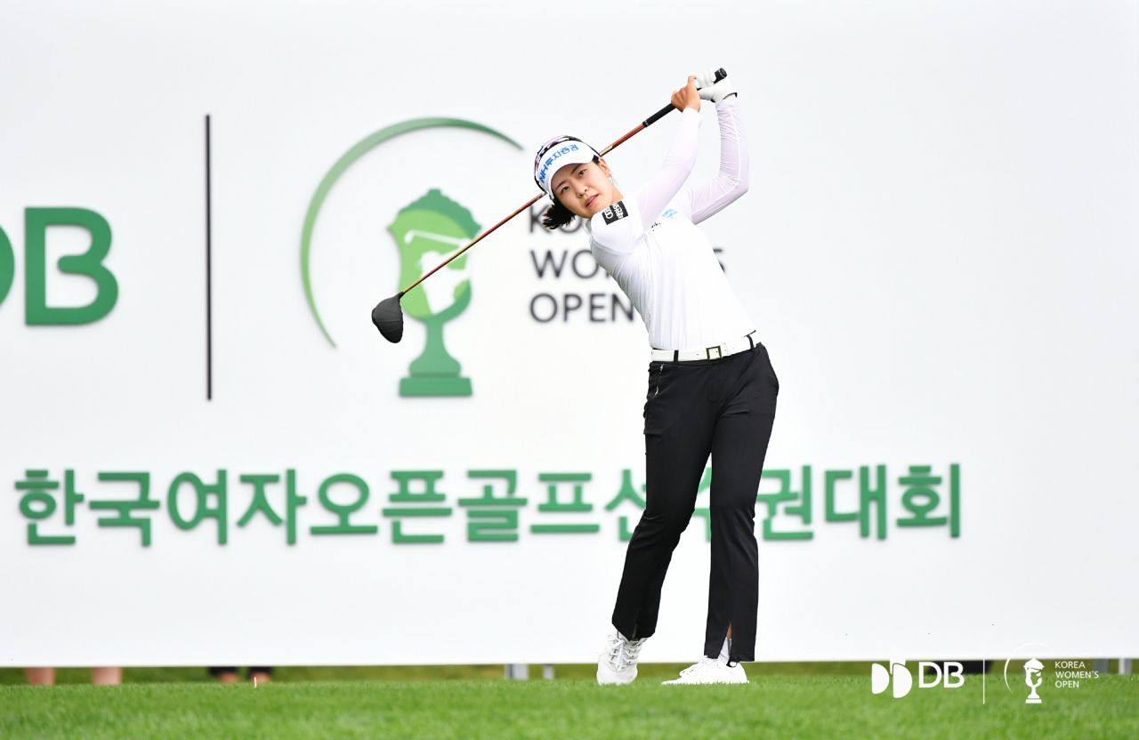디펜딩 챔피언 박민지의 1번홀 티샷 모습./한국여자오픈 조직위 제공