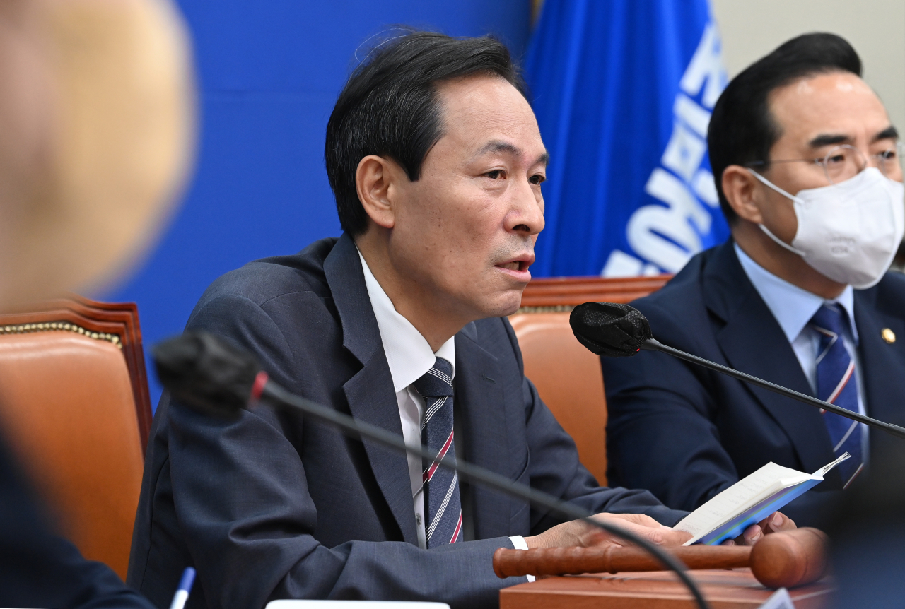 더불어민주당 우상호 비상대책위원장이 17일 오전 서울 여의도 국회에서 열린 비상대책위원회 회의에서 발언하고 있다. [연합]